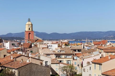 City view, Location