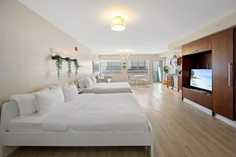 Bed, TV and multimedia, Living room, Seating area