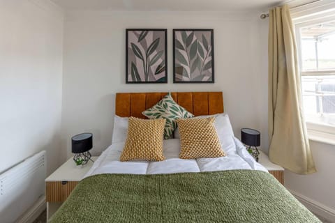 Bright 1 Bed Harbour-side Apartment with Sea Views Apartment in Copeland District