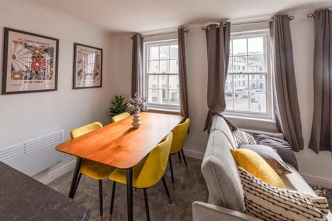 Bright 1 Bed Harbour-side Apartment with Sea Views Apartment in Copeland District