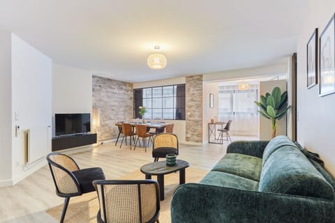 TV and multimedia, Living room, Dining area
