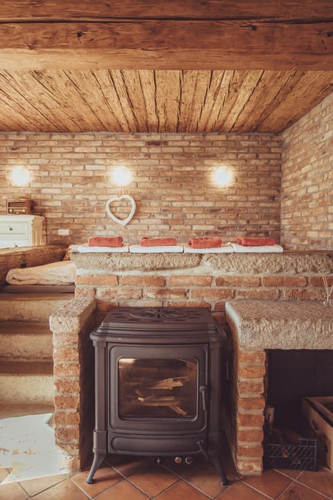 Bed, fireplace, fireplace, internet, internet