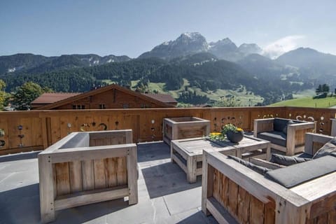 Super private Luxury Chalet with Hotel facilities Villa in Saanen