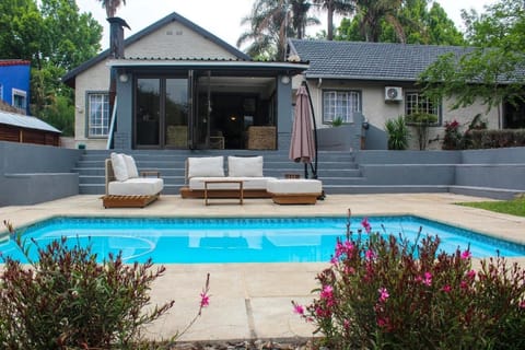 Property building, Patio, Day, Garden, Garden view, Pool view, Swimming pool, sunbed