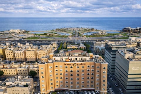 Property building, Nearby landmark, Day, Natural landscape, Bird's eye view, City view, Sea view, Location