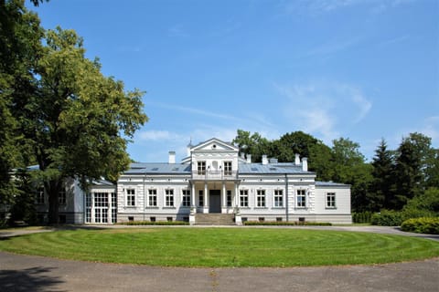 Property building, Restaurant/places to eat, Breakfast