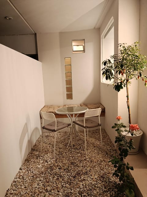 Viktoria's Garden Pavilion Apartment in Alimos