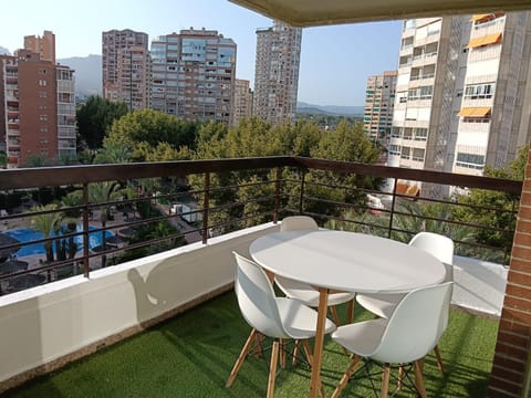 Day, Seating area