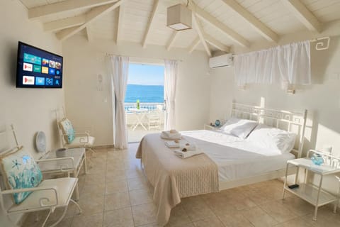 Bed, TV and multimedia, Bedroom, Sea view