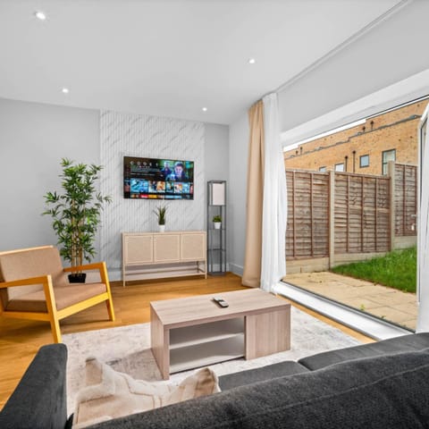TV and multimedia, Living room, Seating area