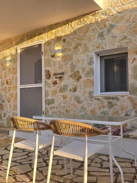 Facade/entrance, View (from property/room), Balcony/Terrace