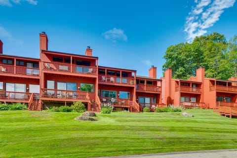 Waterfront Community Lake Winnipesaukee Retreat! House in Gilford