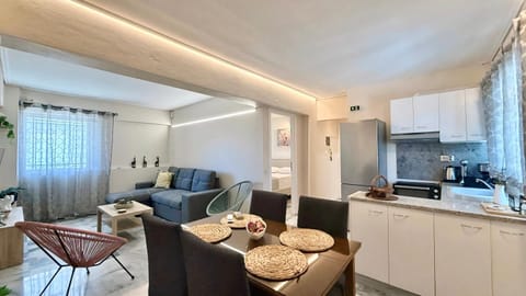 Kitchen or kitchenette, Living room, Seating area