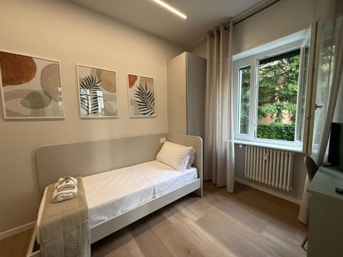 Bed, TV and multimedia, Living room, Photo of the whole room, Bedroom