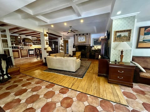 Living room, Seating area