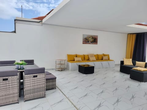 Shower, Toilet, Patio, Bathroom, Dining area, internet, towels