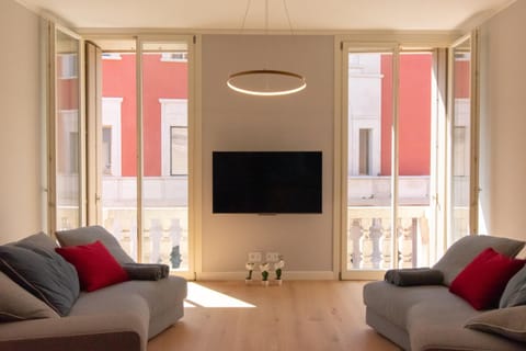 TV and multimedia, Seating area