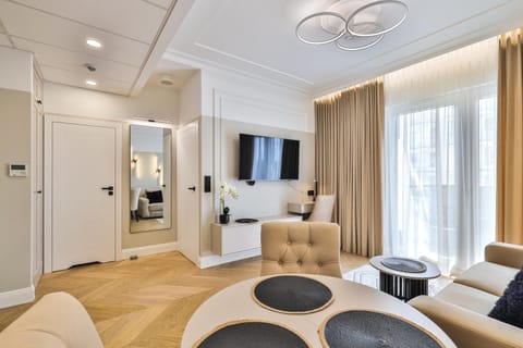 TV and multimedia, Seating area