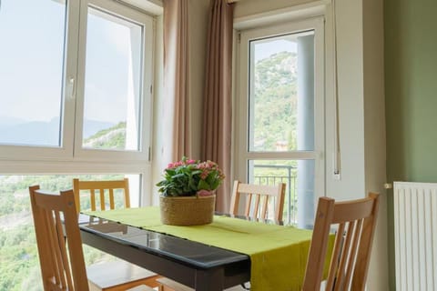 Natural landscape, Living room, Seating area, Dining area, Mountain view
