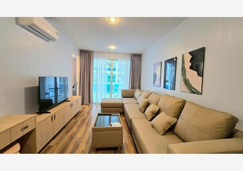 Property building, Patio, Communal lounge/ TV room, TV and multimedia, View (from property/room), Balcony/Terrace, Living room, Other, Photo of the whole room, Decorative detail, Seating area, Evening entertainment, Mountain view, Street view, Area and facilities, furniture, air conditioner