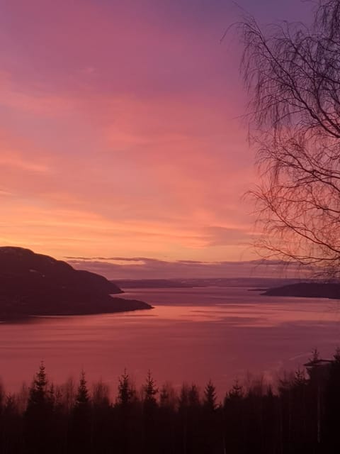 Nearby landmark, Natural landscape, Lake view, Mountain view, River view, Sea view, Sunset