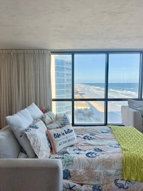 Daytona oceanfront two-bedroom suite Apartment in Daytona Beach Shores