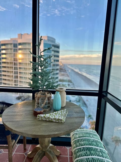 Daytona oceanfront two-bedroom suite Apartment in Daytona Beach Shores