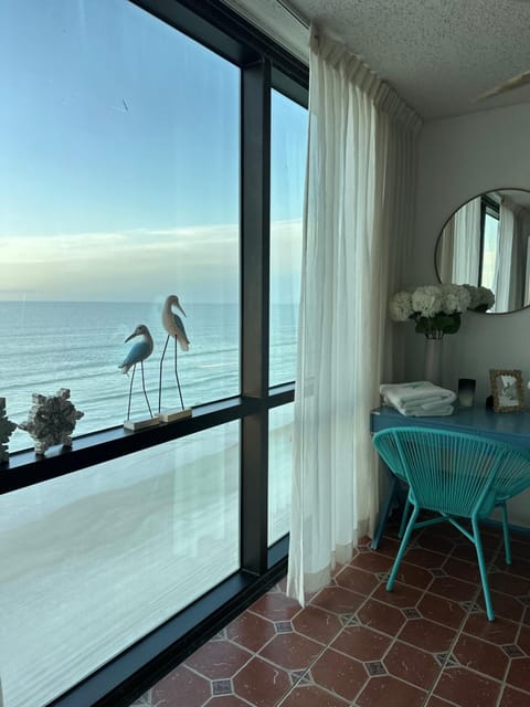 Daytona oceanfront two-bedroom suite Apartment in Daytona Beach Shores