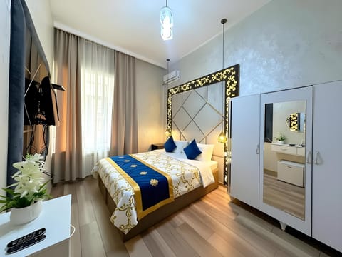 Bed, TV and multimedia, Photo of the whole room, Bedroom, towels, wardrobe