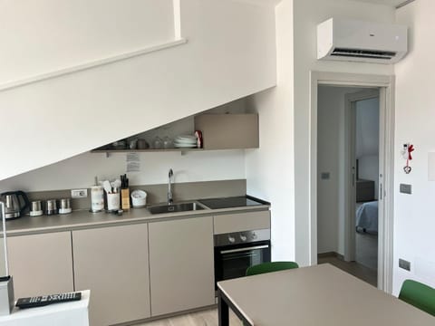 Kitchen or kitchenette, Dining area, oven, stove, air conditioner