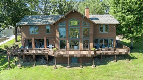 cARpe diem-Stunning Lake Views-2mi to Boat Ramp House in Beaver Lake