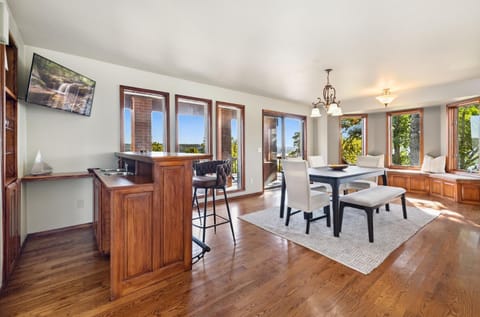 cARpe diem-Stunning Lake Views-2mi to Boat Ramp House in Beaver Lake