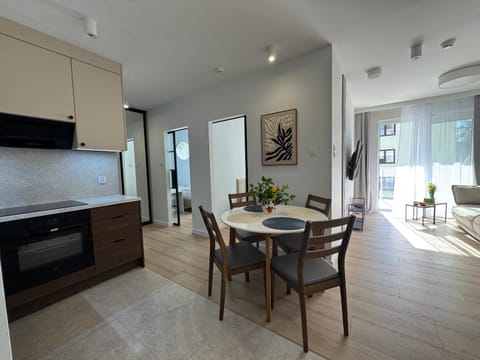 Kitchen or kitchenette, Living room, Seating area, Dining area, pet friendly, stove, kitchen