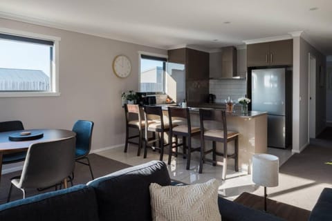 Kitchen or kitchenette, Seating area, Dining area