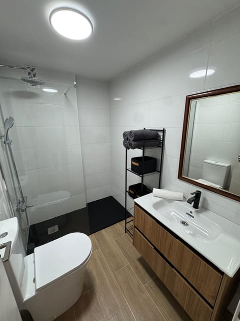 Shower, Bathroom, towels