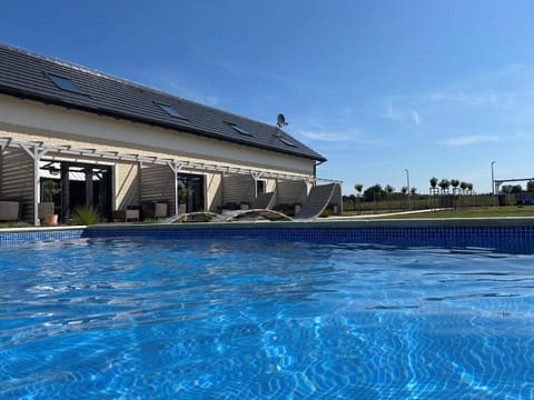 Property building, Day, Pool view, Swimming pool