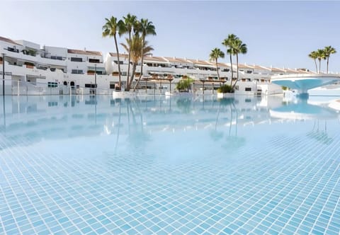 Day, Pool view, Swimming pool, sunbed