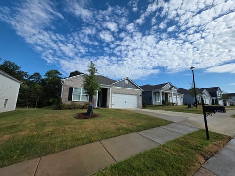 Cozy home near BMH and Hoover House in Bessemer