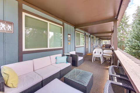 Dine, Shop and Shuttle to Resort Winter Park Haven! Apartment in Fraser