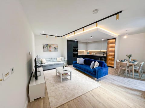TV and multimedia, Kitchen or kitchenette, Living room, Photo of the whole room, Decorative detail, Seating area, Dining area