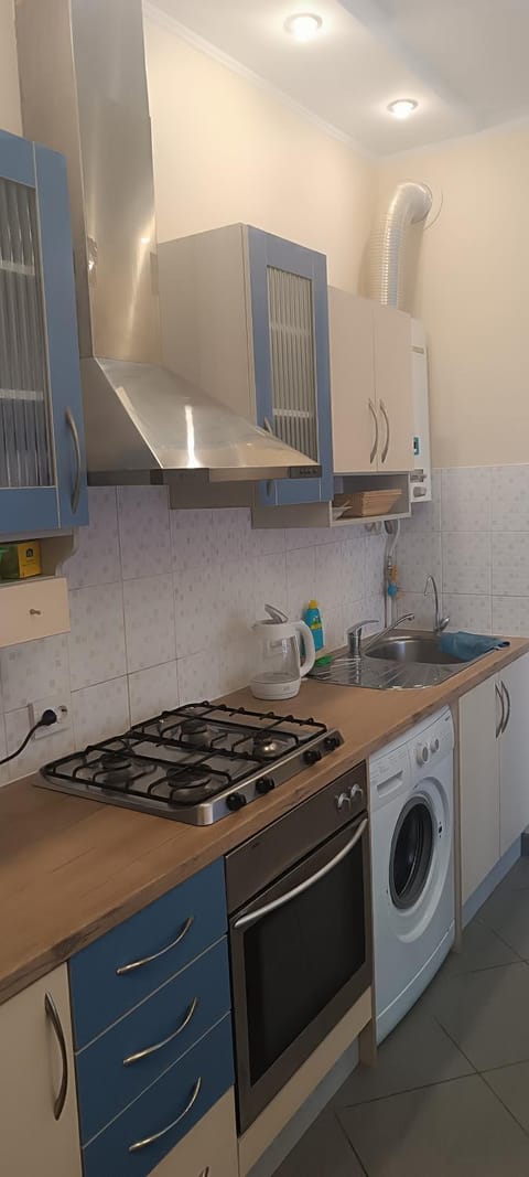 Kitchen or kitchenette, stove, washing machine