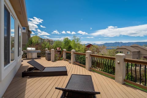 Highpoint Hills Great Views w Games & Fitness House in Colorado Springs