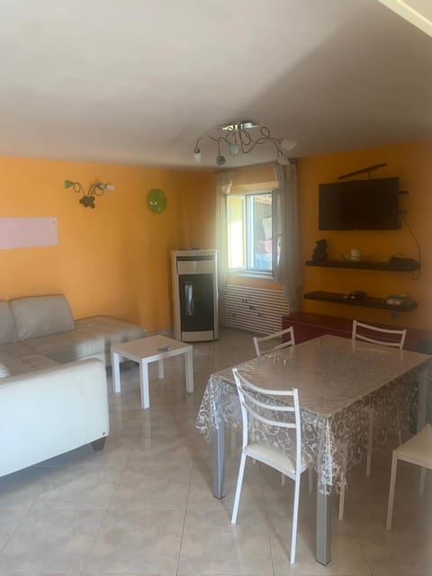 TV and multimedia, Living room, Dining area