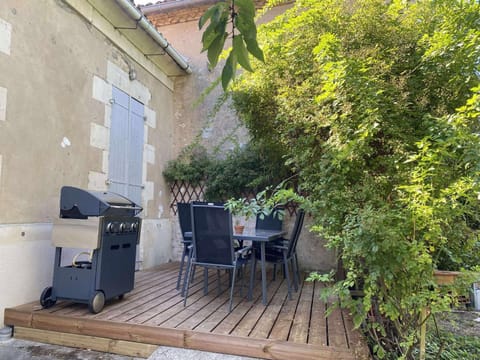 Patio, Day, BBQ facilities, Garden, Living room, Dining area, Garden view