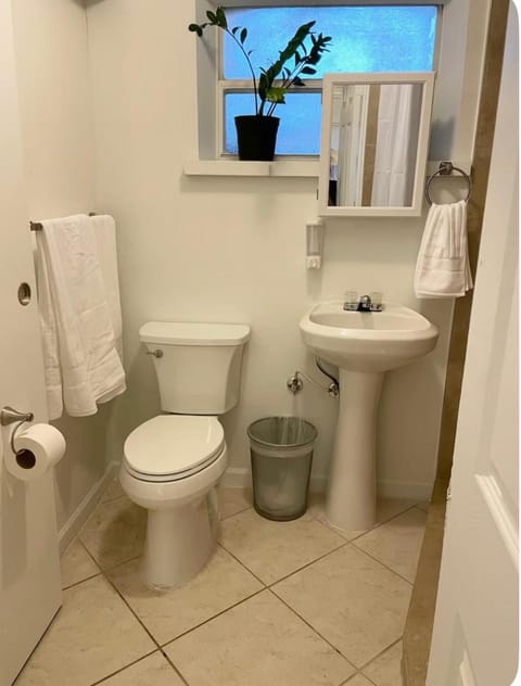 Florida Charm Apartment in Deerfield Beach