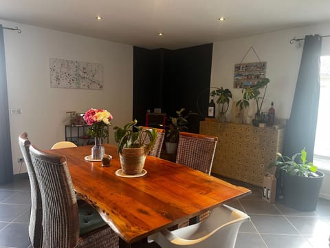 Living room, Seating area, Dining area