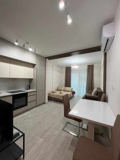 Bed, Kitchen or kitchenette, Living room, Photo of the whole room, Seating area, Dining area