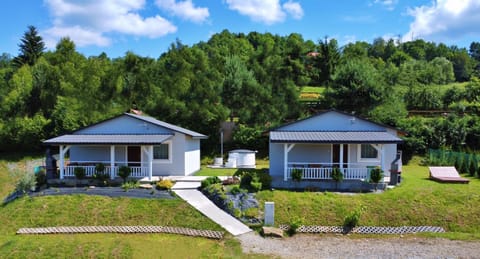 Property building, Natural landscape, Balcony/Terrace, Garden view