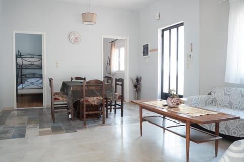 Living room, Seating area, Dining area, air conditioner