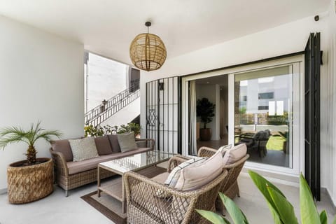Patio, Day, Balcony/Terrace, Seating area
